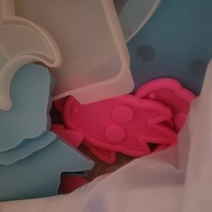 RESIN SILICONE MOLDS BUNDLE ASSORTED 40+ MOLDS & FREEBIES LIKE GLITTERS/SUPPLY